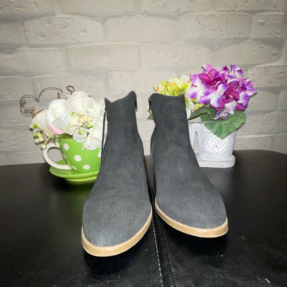 MUDD Black Suede Leather Ankle Boots w/ Fringe - Picture 3 of 12